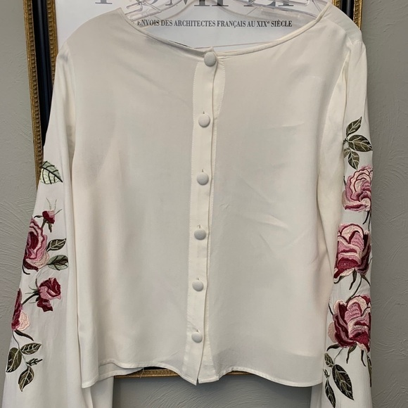 Cupcakes & Cashmere Button Back Aldona Embroidered Floral Flare Top - Picture 12 of 13